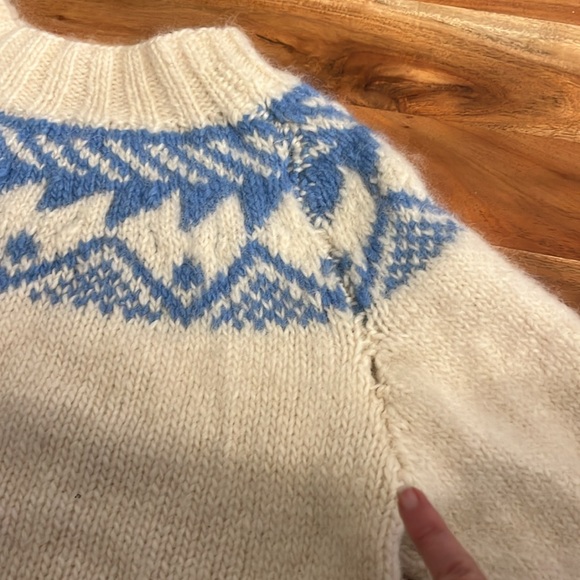 Not your average handmade grandma’s wool knit sweater cream and blue fits large - Picture 7 of 12